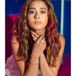 Tina Datta Instagram - That spirit in you never gets old… The best is yet to come!! . . #EklaChaloRe #WarriorPrincess #TinaKaStyle #fashion #potd #style #lookbook #stylefile #tinadatta