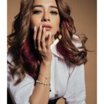 Tina Datta Instagram - Those days which we all talk about but I said let’s truly bring them back. Anyone else wanna go back to school with me 😉😜 . . #EklaChaloRe #WarriorPrincess #TinaKaStyle #stylish #schoolgirl #classic #vintage #lookbook #stylefile #fashion #fashionista #style #instagood #instadaily #fyp #tinadatta