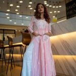 Tina Datta Instagram - In a world of hidden cupboards I love the pockets which hide and hold! Anyone else have a pocket fetish? . . #EklaChaloRe #WarriorPrincess #TinaKaStyle #stylish #sareelove #desigirl #lookbook #stylefile #fashion #fashionista #style #instagood #instadaily #fyp #tinadatta Novotel Mumbai International Airport