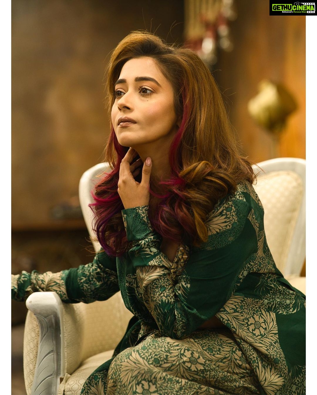 Tina Datta Instagram - History ain’t created in a day!! Your legacy is the perfect reflection of your eminence… 💫 . . . #EklaChaloRe #WarriorPrincess #TinaKaStyle #fashion #style #stylefile #lookbook #instagood #instadaily #tinadatta