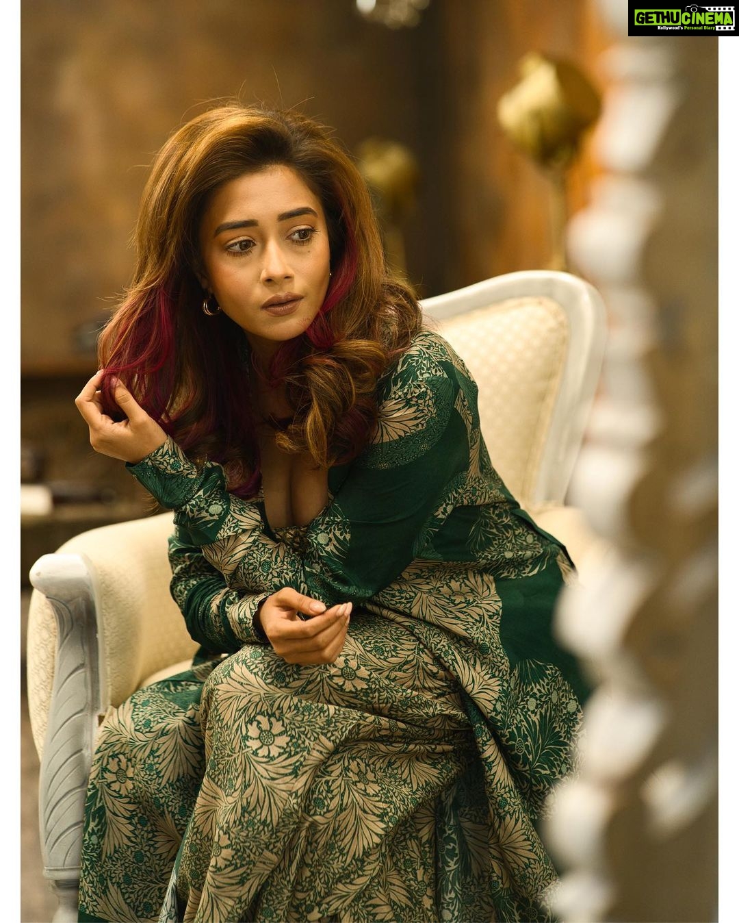 Tina Datta Instagram - History ain’t created in a day!! Your legacy is the perfect reflection of your eminence… 💫 . . . #EklaChaloRe #WarriorPrincess #TinaKaStyle #fashion #style #stylefile #lookbook #instagood #instadaily #tinadatta