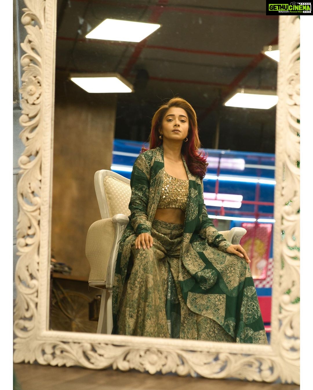 Tina Datta Instagram - History ain’t created in a day!! Your legacy is the perfect reflection of your eminence… 💫 . . . #EklaChaloRe #WarriorPrincess #TinaKaStyle #fashion #style #stylefile #lookbook #instagood #instadaily #tinadatta