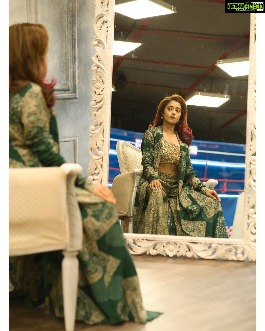 Tina Datta Instagram - History ain’t created in a day!! Your legacy is the perfect reflection of your eminence… 💫 . . . #EklaChaloRe #WarriorPrincess #TinaKaStyle #fashion #style #stylefile #lookbook #instagood #instadaily #tinadatta