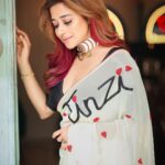Tina Datta Instagram - Symphony of kindness and epiphany of love!! She threads everyone in oneness… That’s a woman. Many in One!! . . . #EklaChaloRe #WarriorPrincess #TinaKaStyle #fashion #style #lookbook #stylefile #sareelove #tinadatta