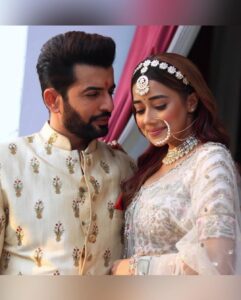 Tina Datta Instagram - Badlaav ki iss kahani mein, pyaar le aaya hai ek naya mod. Kaise karenge Surili aur Shivendra aane wale saare toofano ka saamna? Jaane ke liye dekhte rahiye Hum Rahe Na Rahe Hum; Monday to Friday, rat 9:00 baje, Sony Entertainment Television par. @sonytvofficial @swastikproductions 
.
.
.
#SuriliShivKiShaadi #HumRaheNaRaheHum #SonyEntertainmentTelevision #wedding #photodump #jaybhanushali #tinadatta