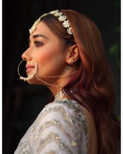 Tina Datta Instagram - Badlaav ki iss kahani mein, pyaar le aaya hai ek naya mod. Kaise karenge Surili aur Shivendra aane wale saare toofano ka saamna? Jaane ke liye dekhte rahiye Hum Rahe Na Rahe Hum; Monday to Friday, rat 9:00 baje, Sony Entertainment Television par. @sonytvofficial @swastikproductions 
.
.
.
#SuriliShivKiShaadi #HumRaheNaRaheHum #SonyEntertainmentTelevision #wedding #photodump #jaybhanushali #tinadatta