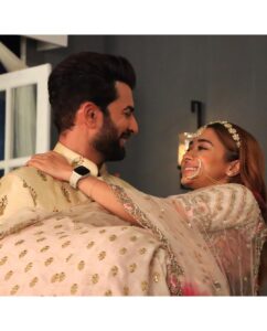 Tina Datta Instagram - Badlaav ki iss kahani mein, pyaar le aaya hai ek naya mod. Kaise karenge Surili aur Shivendra aane wale saare toofano ka saamna? Jaane ke liye dekhte rahiye Hum Rahe Na Rahe Hum; Monday to Friday, rat 9:00 baje, Sony Entertainment Television par. @sonytvofficial @swastikproductions 
.
.
.
#SuriliShivKiShaadi #HumRaheNaRaheHum #SonyEntertainmentTelevision #wedding #photodump #jaybhanushali #tinadatta