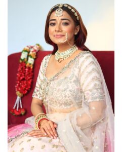 Tina Datta Instagram - Badlaav ki iss kahani mein, pyaar le aaya hai ek naya mod. Kaise karenge Surili aur Shivendra aane wale saare toofano ka saamna? Jaane ke liye dekhte rahiye Hum Rahe Na Rahe Hum; Monday to Friday, rat 9:00 baje, Sony Entertainment Television par. @sonytvofficial @swastikproductions 
.
.
.
#SuriliShivKiShaadi #HumRaheNaRaheHum #SonyEntertainmentTelevision #wedding #photodump #jaybhanushali #tinadatta