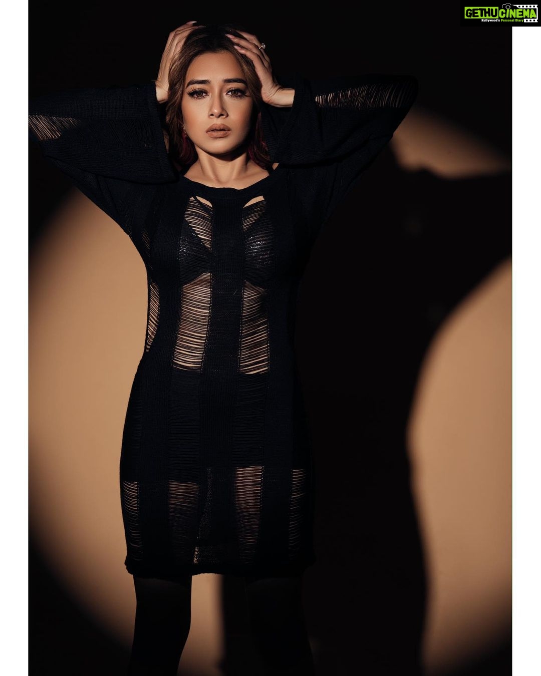 Tina Datta Instagram - Fire & Ice Together Anyone? Remember it's a deadly combination, polar opposites and yet what would one be if the other didn't exist? . . . #EklaChaloRe #WarriorPrincess #TinaKaStyle #fashion #style #stylefile #lookbook #stylish #fyp #instagood #tinadatta