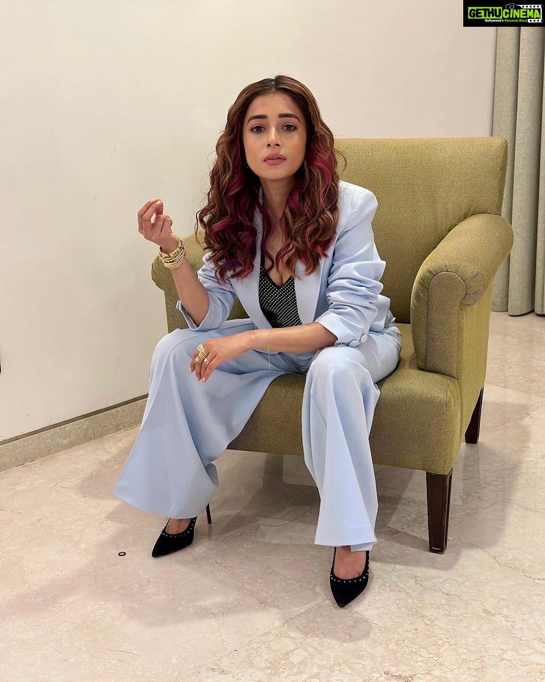 Tina Datta Instagram - This girl loves her work, maybe living in suitcases in and out of cities but love working around the clock, let’s keep it coming! #HappiestWhenImWorking . . . #EklaChaloRe #WarriorPrincess #TinaKaStyle #workmode #eventdiaries #lookbook #stylefile #tinadatta