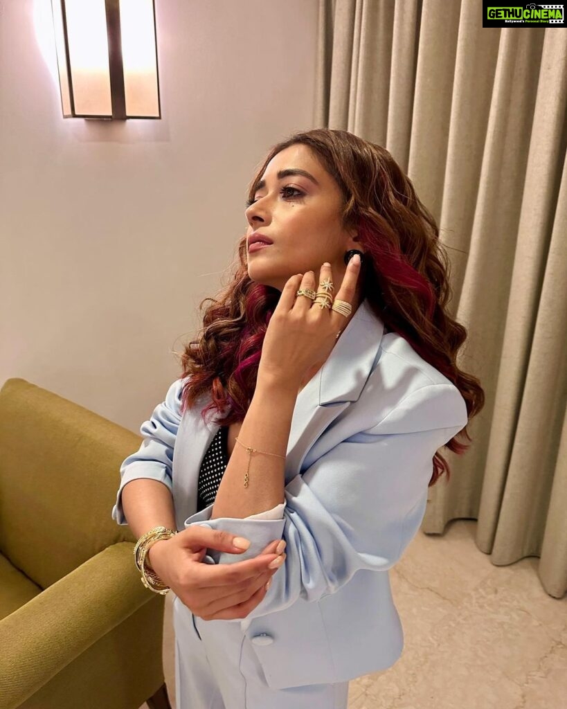 Tina Datta Instagram - This girl loves her work, maybe living in suitcases in and out of cities but love working around the clock, let’s keep it coming! #HappiestWhenImWorking . . . #EklaChaloRe #WarriorPrincess #TinaKaStyle #workmode #eventdiaries #lookbook #stylefile #tinadatta