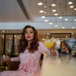 Tina Datta Instagram - In a world of hidden cupboards I love the pockets which hide and hold! Anyone else have a pocket fetish? . . #EklaChaloRe #WarriorPrincess #TinaKaStyle #stylish #sareelove #desigirl #lookbook #stylefile #fashion #fashionista #style #instagood #instadaily #fyp #tinadatta Novotel Mumbai International Airport