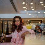 Tina Datta Instagram - In a world of hidden cupboards I love the pockets which hide and hold! Anyone else have a pocket fetish? . . #EklaChaloRe #WarriorPrincess #TinaKaStyle #stylish #sareelove #desigirl #lookbook #stylefile #fashion #fashionista #style #instagood #instadaily #fyp #tinadatta Novotel Mumbai International Airport