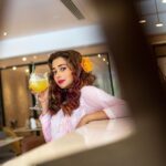 Tina Datta Instagram - In a world of hidden cupboards I love the pockets which hide and hold! Anyone else have a pocket fetish? . . #EklaChaloRe #WarriorPrincess #TinaKaStyle #stylish #sareelove #desigirl #lookbook #stylefile #fashion #fashionista #style #instagood #instadaily #fyp #tinadatta Novotel Mumbai International Airport