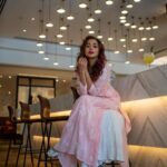 Tina Datta Instagram - In a world of hidden cupboards I love the pockets which hide and hold! Anyone else have a pocket fetish? . . #EklaChaloRe #WarriorPrincess #TinaKaStyle #stylish #sareelove #desigirl #lookbook #stylefile #fashion #fashionista #style #instagood #instadaily #fyp #tinadatta Novotel Mumbai International Airport