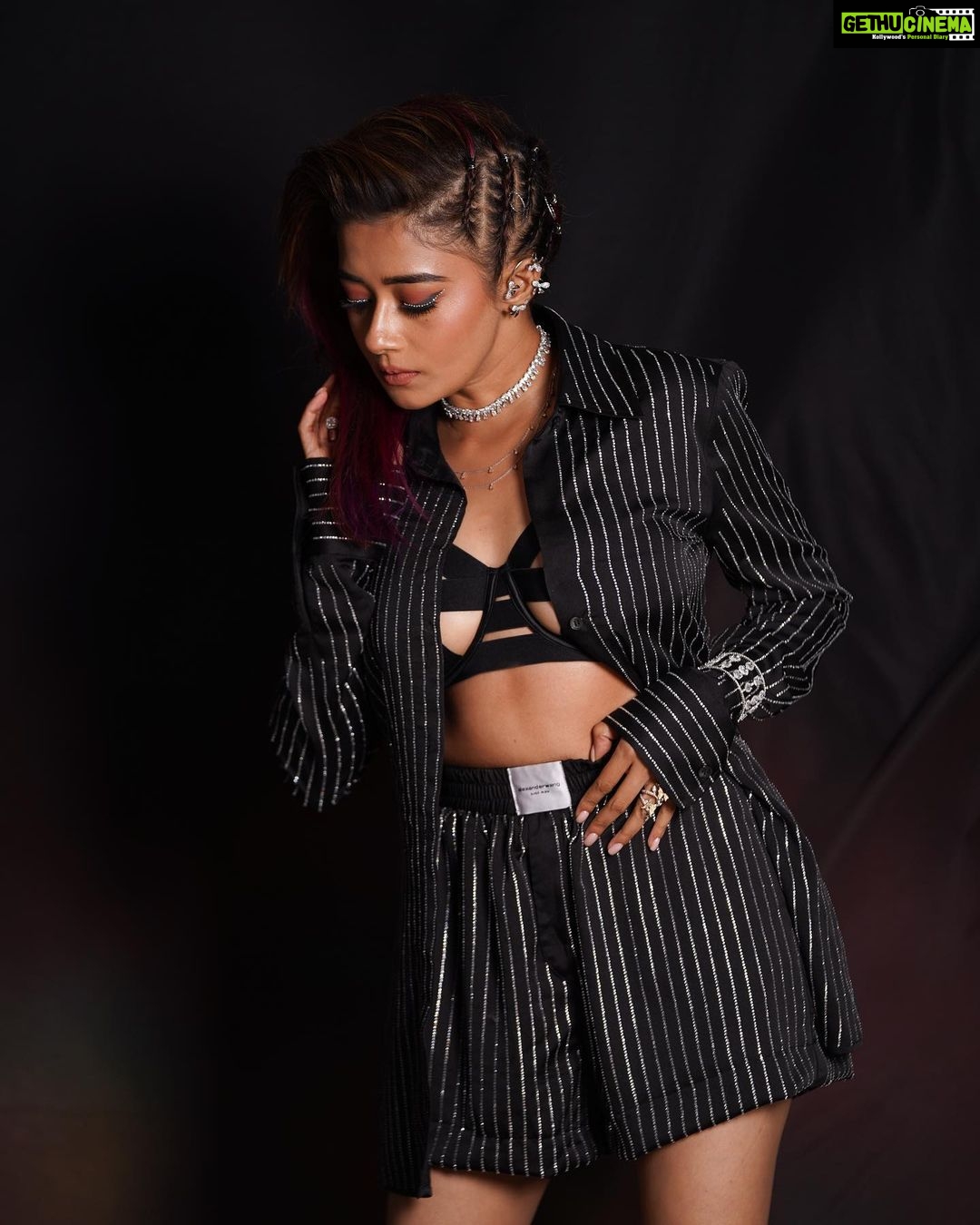 Tina Datta Instagram - The woman of today #FEMINA @feminaindia . . . #EklaChaloRe #WarriorPrincess #TinaKaStyle #feminaindia #style #fashion #lookbook #stylefile #tinadatta