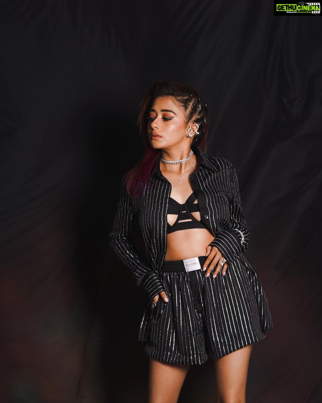 Tina Datta Instagram - The woman of today #FEMINA @feminaindia . . . #EklaChaloRe #WarriorPrincess #TinaKaStyle #feminaindia #style #fashion #lookbook #stylefile #tinadatta