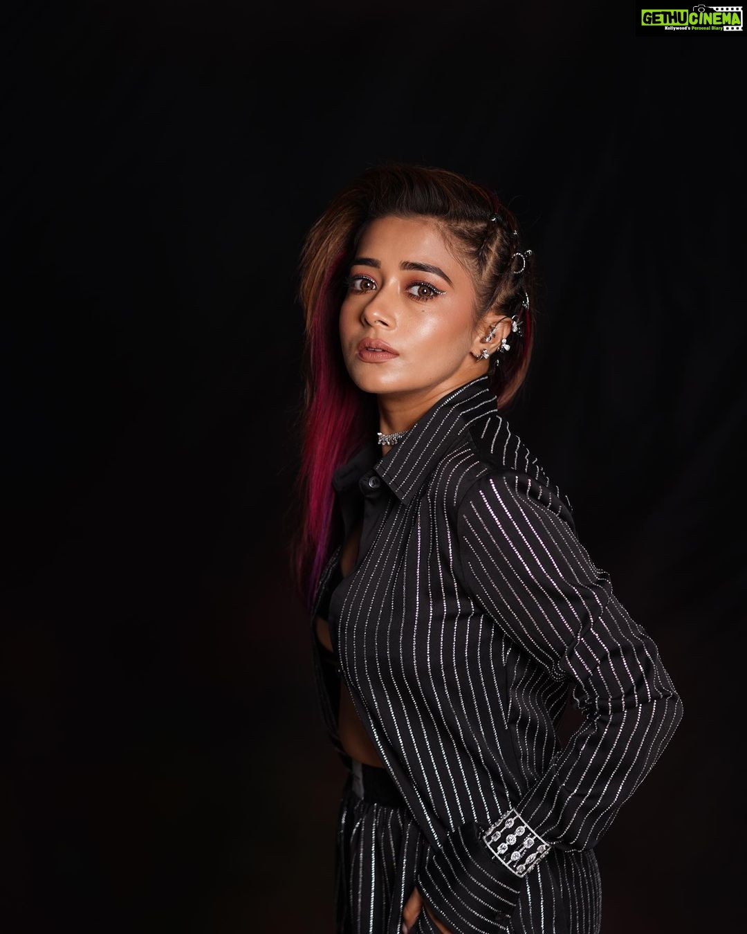 Tina Datta Instagram - The woman of today #FEMINA @feminaindia . . . #EklaChaloRe #WarriorPrincess #TinaKaStyle #feminaindia #style #fashion #lookbook #stylefile #tinadatta
