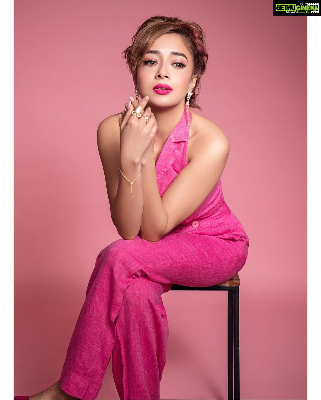 Tina Datta Instagram - Come on Barbie, let's go party Just find me my Ken ... 🩷 . . #EklaChaloRe #WarriorPrincess #TinaKaStyle #fashion #style #lookbook #stylefile #instagood #instadaily #barbie #princess #prettyinpink #fyp #tinadatta