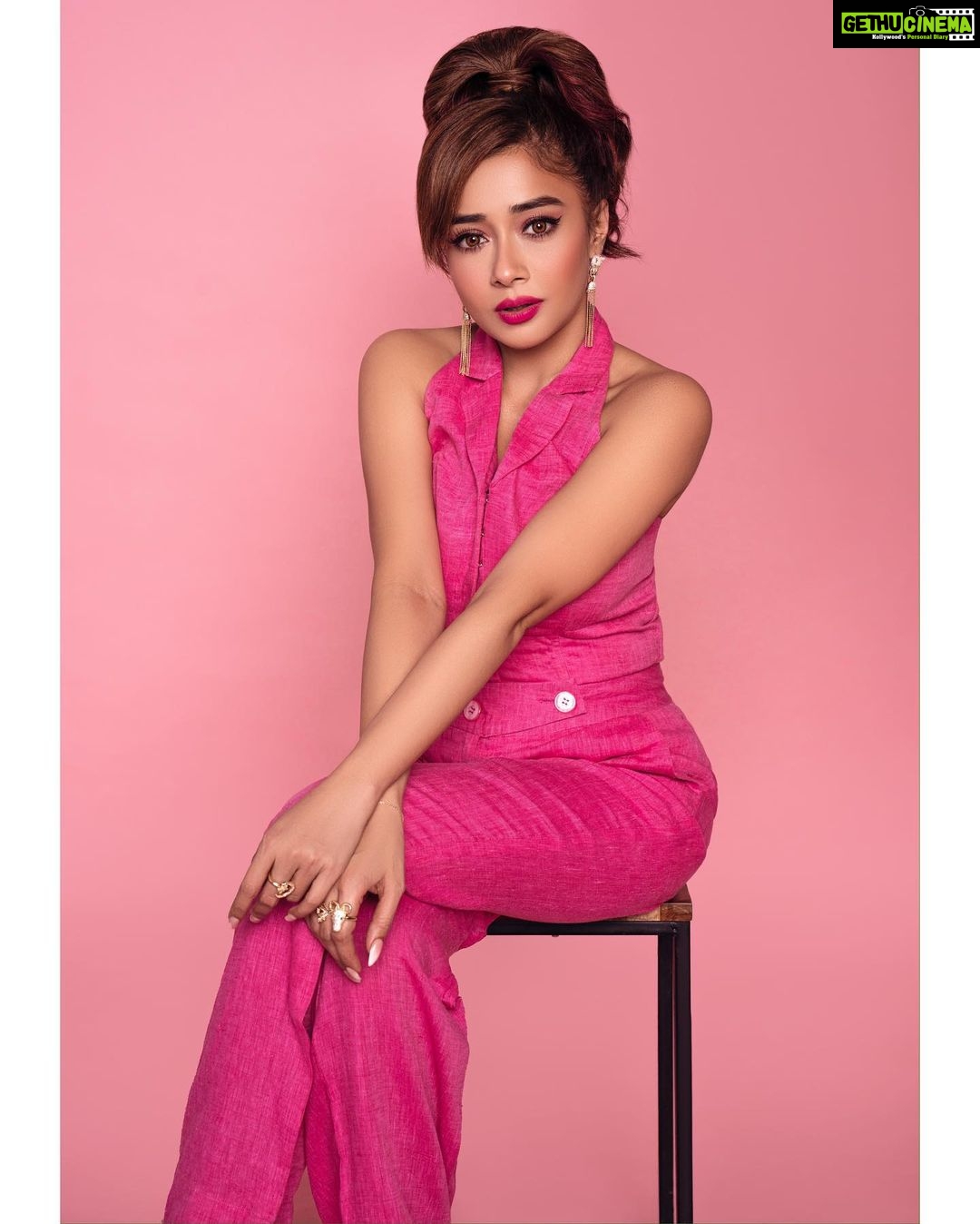 Tina Datta Instagram - Come on Barbie, let's go party Just find me my Ken ... 🩷 . . #EklaChaloRe #WarriorPrincess #TinaKaStyle #fashion #style #lookbook #stylefile #instagood #instadaily #barbie #princess #prettyinpink #fyp #tinadatta
