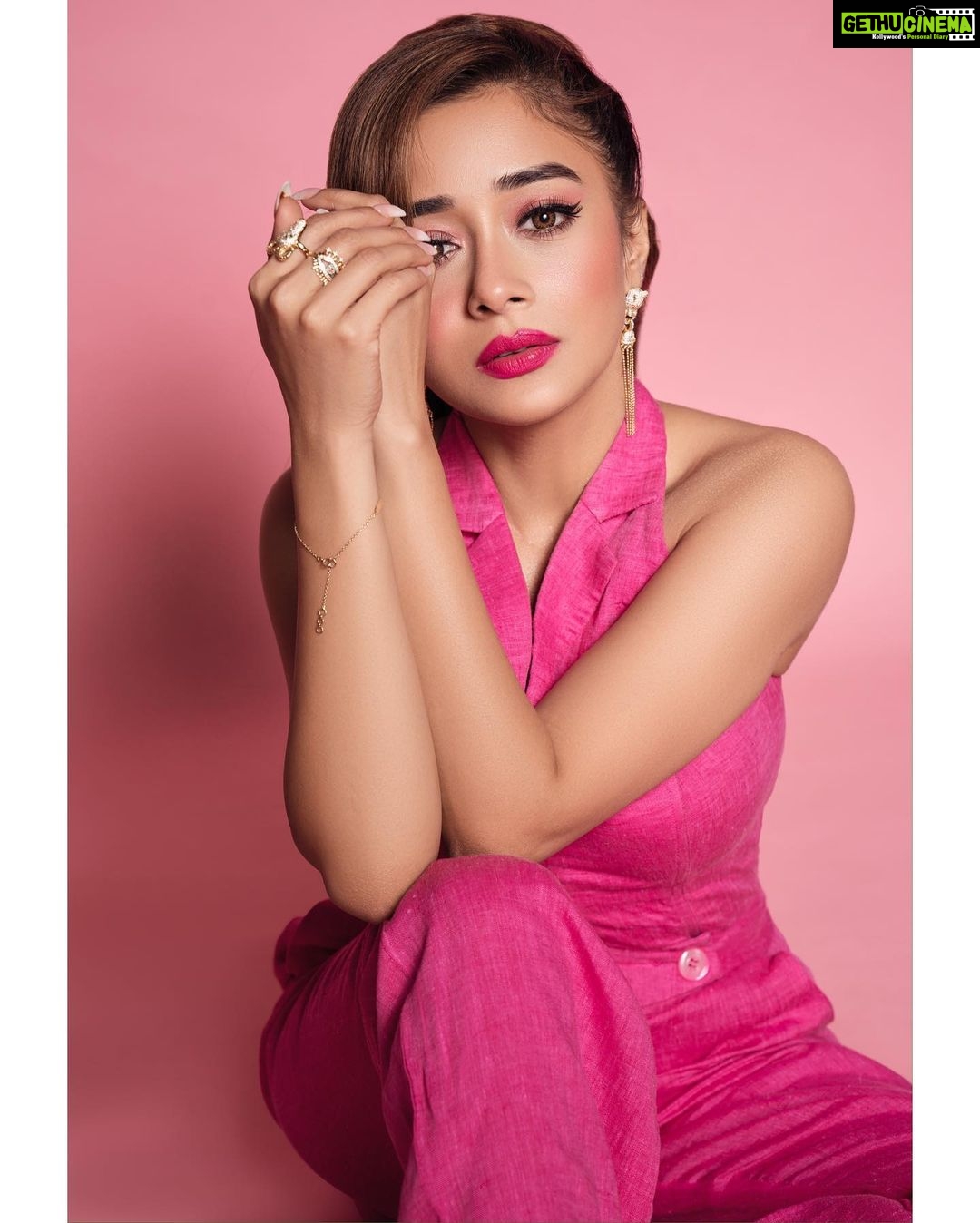 Tina Datta Instagram - Come on Barbie, let's go party Just find me my Ken ... 🩷 . . #EklaChaloRe #WarriorPrincess #TinaKaStyle #fashion #style #lookbook #stylefile #instagood #instadaily #barbie #princess #prettyinpink #fyp #tinadatta