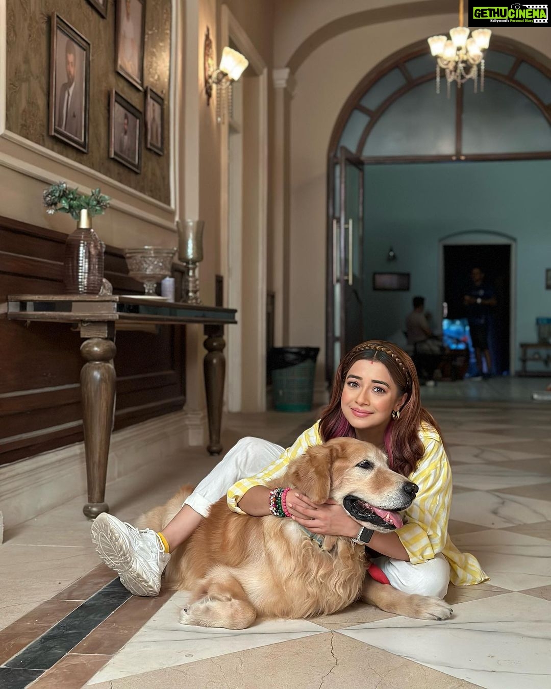 Tina Datta Instagram - “Most of us have been told angels have wings, some of us have learned they have paws!” . . . #FamilyDatta #FamilySunday #EklaChaloRe #WarriorPrincess #HumRaheNaRaheHum #dogsofinstagram #petlovers #doglover #tinadatta