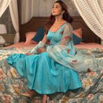 Tina Datta Instagram - In badalte haalato ka saamna kaise karegi Surili? Dekhte rahiye #HumRaheNaRaheHum Somvaar se Shukravaar shaam 7:30 baje sirf @sonytvofficial par . . . @swastikproductions @rahultewary @sktorigins @g3gill #SomvaarWithSurili #EklaChaloRe #WarriorPrincess #sonyentertainmenttelevision #gratitude #instagood #surili #instadaily #tinadatta
