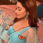 Tina Datta Instagram - In badalte haalato ka saamna kaise karegi Surili? Dekhte rahiye #HumRaheNaRaheHum Somvaar se Shukravaar shaam 7:30 baje sirf @sonytvofficial par . . . @swastikproductions @rahultewary @sktorigins @g3gill #SomvaarWithSurili #EklaChaloRe #WarriorPrincess #sonyentertainmenttelevision #gratitude #instagood #surili #instadaily #tinadatta