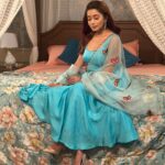 Tina Datta Instagram - In badalte haalato ka saamna kaise karegi Surili? Dekhte rahiye #HumRaheNaRaheHum Somvaar se Shukravaar shaam 7:30 baje sirf @sonytvofficial par . . . @swastikproductions @rahultewary @sktorigins @g3gill #SomvaarWithSurili #EklaChaloRe #WarriorPrincess #sonyentertainmenttelevision #gratitude #instagood #surili #instadaily #tinadatta
