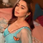 Tina Datta Instagram - In badalte haalato ka saamna kaise karegi Surili? Dekhte rahiye #HumRaheNaRaheHum Somvaar se Shukravaar shaam 7:30 baje sirf @sonytvofficial par . . . @swastikproductions @rahultewary @sktorigins @g3gill #SomvaarWithSurili #EklaChaloRe #WarriorPrincess #sonyentertainmenttelevision #gratitude #instagood #surili #instadaily #tinadatta