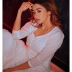 Tina Datta Instagram - As white as pearls, Hair left with no curls. Little dance with twirls, Why have the rains gone blurr? . . . #EklaChaloRe #WarriorPrincess #TinaKaStyle #fashion #style #instagood #lookbook #stylefile #drawthisinyourstyle #tinadatta