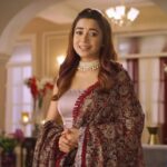 Tina Datta Instagram - Baadlav aur Pyaar ki kahani ab ek naye samay par. With more entertainment and double the drama… #HumRaheNaRaheHum Monday to Friday at 7:30 PM from 14th August. ❤️ . . . @swastikproductions @rahultewary @sktorigins @g3gill @sonytvofficial @ijaybhanushali @karanvirbohra @anitahassanandani @aabhaasmehta @mohit.duseja @iamkitugidwani @prervari . #Hum #SonyEntertainmentTelevision #surili #surshiv #tinadatta