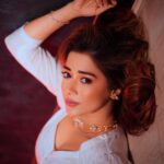 Tina Datta Instagram - As white as pearls, Hair left with no curls. Little dance with twirls, Why have the rains gone blurr? . . . #EklaChaloRe #WarriorPrincess #TinaKaStyle #fashion #style #instagood #lookbook #stylefile #drawthisinyourstyle #tinadatta