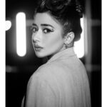 Tina Datta Instagram - I often wonder, Why the skies thunder? Is that some blunder? Ohh, I often wonder!! Clapping at my own poems... . . . #EklaChaloRe #WarriorPrincess #TinaKaStyle #fashion #style #ootd #ootdfashion #stylefile #tinadatta