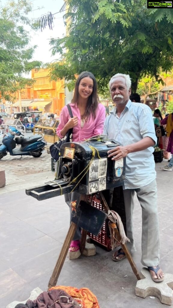 Tripti Dimri Instagram - A 175 year old camera in a shop that's been running for more than 150 years.. A man with a heart of gold..and a pocketful of stories.. A city that fills your heart with Love and Gratitude.. This trip is almost coming to an end but I wish it wasn't 🤍 @the_old_photography 💙