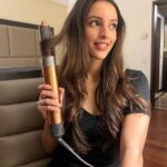 Tripti Dimri Instagram - Extra love and care for the hair never hurts anyone 💗 The entire Dyson Airwrap kit makes it the best gift for Valentine’s Day 👌🏻 #DysonIndia#DysonAirwrap#DysonHair#gifted @dyson_india