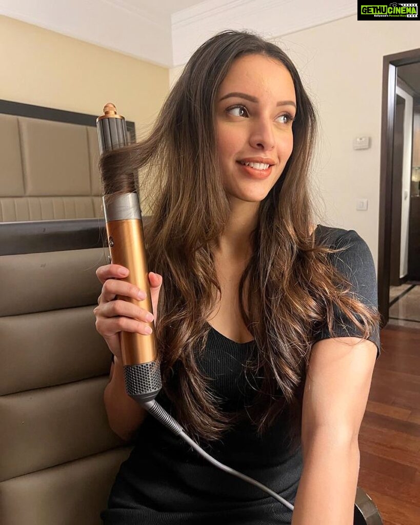 Tripti Dimri Instagram - Extra love and care for the hair never hurts anyone 💗 The entire Dyson Airwrap kit makes it the best gift for Valentine’s Day 👌🏻 #DysonIndia#DysonAirwrap#DysonHair#gifted @dyson_india