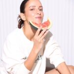 Tripti Dimri Instagram – Even my slice of watermelon is smiling🍉😁

📷 @sashajairam 
MU @richellefernandes 
Hair @souravv_roy_