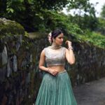 Vaidehi Parashurami Instagram - Monday mood…🌸 #behindthescenes #photoshoot #indianlook #lehenga #ethnicwear #gajra