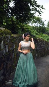 Vaidehi Parashurami Instagram - Monday mood…🌸 

#behindthescenes #photoshoot 
#indianlook #lehenga 
#ethnicwear #gajra