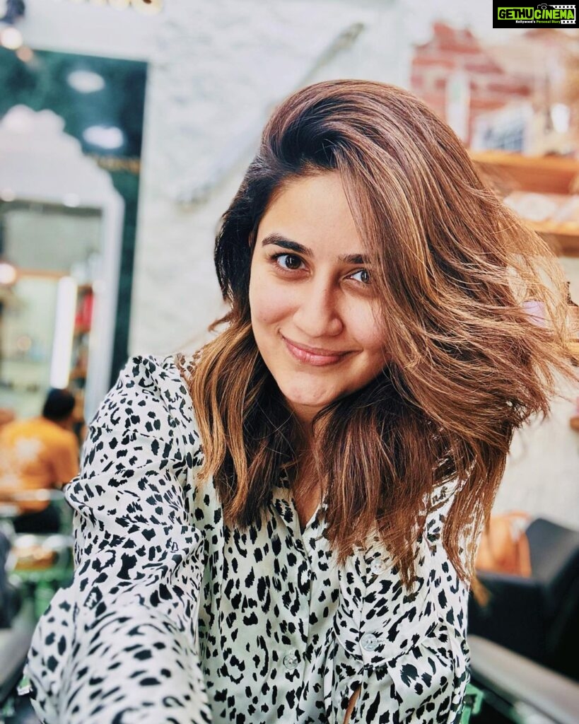 Vaidehi Parashurami Instagram - When we don’t leave a single opportunity to experiment with my hair! @amityashwant_hair you never fail to surprise me! #haircolor #highlights #experiment #explore