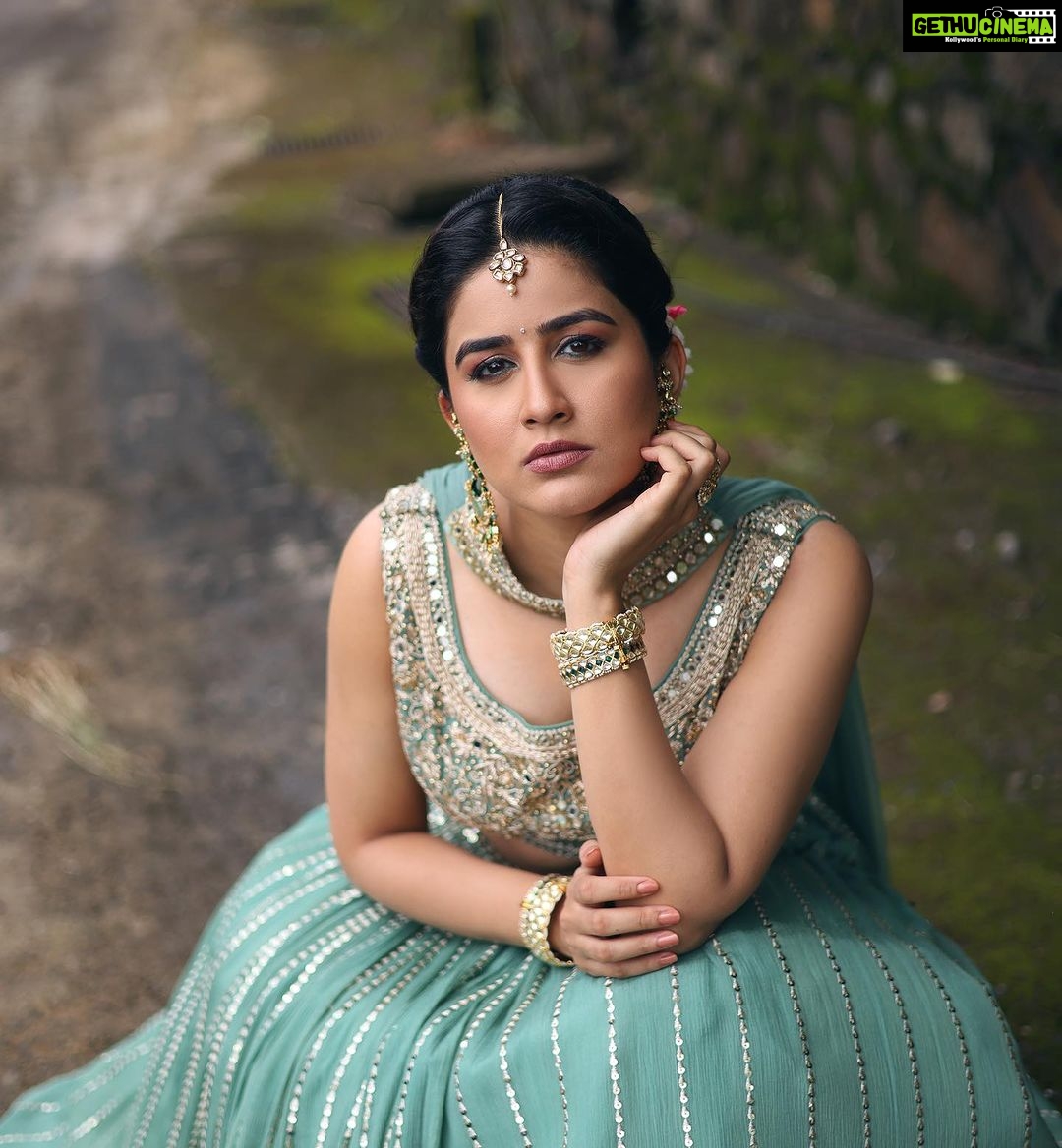 Vaidehi Parashurami Instagram - मी होणार सुपरस्टार - छोटे उस्ताद पर्व २ शनिवार आणि रविवार रात्री ९ वाजता, फक्त @star_pravah वर Outfit by @__cccreation Jewellery by @justjeweleryindia Styled by @sayali_vidya Assisted by @wranshaaayyy @shruti._.y Hair by @nilampatel12 Makeup by @vinayak_makeup Personal Assistant @mr.asalm_khan_46 Managed by @prernaasuryawanshi Assisted by @poojatayde Captured by @shrutisbagwe