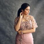 Vaidehi Parashurami Instagram - प्रवास मराठी सिनेसंगीताचा… ‘मी होणार सुपरस्टार - छोटे उस्ताद पर्व २’ शनिवार आणि रविवार रात्री ९ वाजता, फक्त @star_pravah वर Outfit by @vridhisomaani Jewellery by @mkjewels_india Footwear by @londonrag_in Styled by @sayali_vidya Assisted by @wranshaaayyy @shruti._.y Hair by @nilampatel12 Makeup by @vinayak_makeup Personal Assistant @mr.asalm_khan_46 Managed by @prernaasuryawanshi Assisted by @poojatayde Captured by @shrutisbagwe