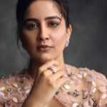 Vaidehi Parashurami Instagram - प्रवास मराठी सिनेसंगीताचा… ‘मी होणार सुपरस्टार - छोटे उस्ताद पर्व २’ शनिवार आणि रविवार रात्री ९ वाजता, फक्त @star_pravah वर Outfit by @vridhisomaani Jewellery by @mkjewels_india Footwear by @londonrag_in Styled by @sayali_vidya Assisted by @wranshaaayyy @shruti._.y Hair by @nilampatel12 Makeup by @vinayak_makeup Personal Assistant @mr.asalm_khan_46 Managed by @prernaasuryawanshi Assisted by @poojatayde Captured by @shrutisbagwe
