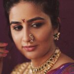Vaidehi Parashurami Instagram - ॰आषाढी एकादशी विशेष॰ ‘मी होणार सुपरस्टार - छोटे उस्ताद पर्व २’ शनिवार आणि रविवार रात्री ९ वाजता, फक्त @star_pravah वर Outfit by @royaltasta Jewellery by @kankshinistudio Footwear by @essemmaccessories Styled by @sayali_vidya Assisted by @wranshaaayyy Hair by @seemaaofficial Make up by @vinayak_makeup Personal Assistant @mr.asalm_khan_46 Managed by @prernaasuryawanshi Assisted by @poojatayde #mihonarsuperstarchhoteustad #starpravah #anchor #vaidehiparashurami #lovemyjob