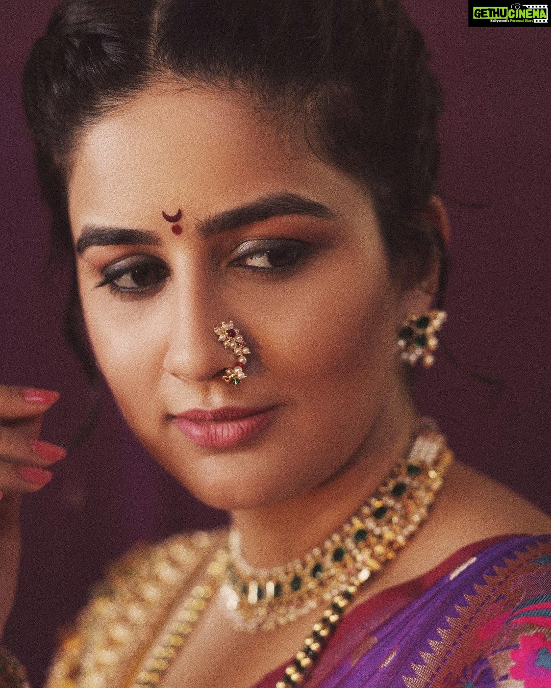 Vaidehi Parashurami Instagram - ॰आषाढी एकादशी विशेष॰ ‘मी होणार सुपरस्टार - छोटे उस्ताद पर्व २’ शनिवार आणि रविवार रात्री ९ वाजता, फक्त @star_pravah वर Outfit by @royaltasta Jewellery by @kankshinistudio Footwear by @essemmaccessories Styled by @sayali_vidya Assisted by @wranshaaayyy Hair by @seemaaofficial Make up by @vinayak_makeup Personal Assistant @mr.asalm_khan_46 Managed by @prernaasuryawanshi Assisted by @poojatayde #mihonarsuperstarchhoteustad #starpravah #anchor #vaidehiparashurami #lovemyjob
