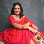 Vaidehi Parashurami Instagram - ‘मी होणार सुपरस्टार - छोटे उस्ताद पर्व २’ GRAND PREMIERE आज आणि उद्या रात्री ९ वाजता, फक्त @star_pravah वर Outfit by @navinyas_handloom Jewellery by @kushalsfashionjewellery Footwear by @stoffastyle Styled by @sayali_vidya Assisted by @wranshaaayyy Hair by @nilampatel12 Make up by @vinayak_makeup Personal Assistant @mr.asalm_khan_46 Managed by @prernaasuryawanshi Assisted by @poojatayde Captured by @shrutisbagwe