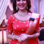 Vaidehi Parashurami Instagram - वैदेही उत्सुक आहे सूत्र संचालक ही भूमिका निभावण्यासाठी... ‘मी होणार सुपरस्टार-छोटे उस्ताद २’ शनि-रवि रा. ९:०० वा. Star प्रवाह वर... #MiHonarSuperstar #ChhoteUstad2 #StarPravah @sachin.pilgaonkar @adarshshinde @vaishalisamant @thessarapalekar @parashuramivaidehi