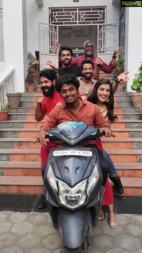 Varalaxmi Sarathkumar Instagram - #maruthinagar on AHA @ahavideoin from tomm.. From the maker of #kondralpaavam We give you a good investigative thriller..we won't let you down.. We all had an awesome time shooting for this amazing film, as you can see..🤣🤣 I hope u all enjoy watching it... Sending you all loads of love..from us to you.. #maruthinagar #may19 on #aha I’m gonna miss you all so much.. Thank you @mahatofficial for being a darling we missed you..!! @actorarav @santhoshprathapoffl @vivek_rajgopal @yazar_christopher @filmmaker_dayal_padmanabhan #films #shootdiaries #promotions #friends #laugh #newrelease #movies #lovemyjob #instagram #instareels #funnyvideos #trendingreels Chennai, India