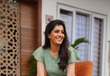 Varalaxmi Sarathkumar Instagram - Any excuse to dance.. And this reason is an awesom one.. #2million #followers Thank you so much for all the love ❤️ u shower on me..I do this just to see u guys smile and enjoy urselves..that makes me happy.. Sharing all this with u guys makes me feel more connected and closer to you all..a little part of me out there for u to witness.. will continue to make u all proud.. Love you all so much..❤️❤️❤️😘😘😘 Sending you all bigs hugs and kisses all the way.. #love #fans #fanfamily #reelsinstagram #reels #lovemyjob #lovemylife #reelfamily #dance #happy #fun #gratitude #blessed #grateful #trending #instagramfamily #instalove
